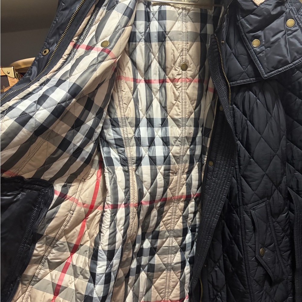 Burberry Quilted Black Performance Jacket with Gold-Tone Hardware - Picture 7 of 16